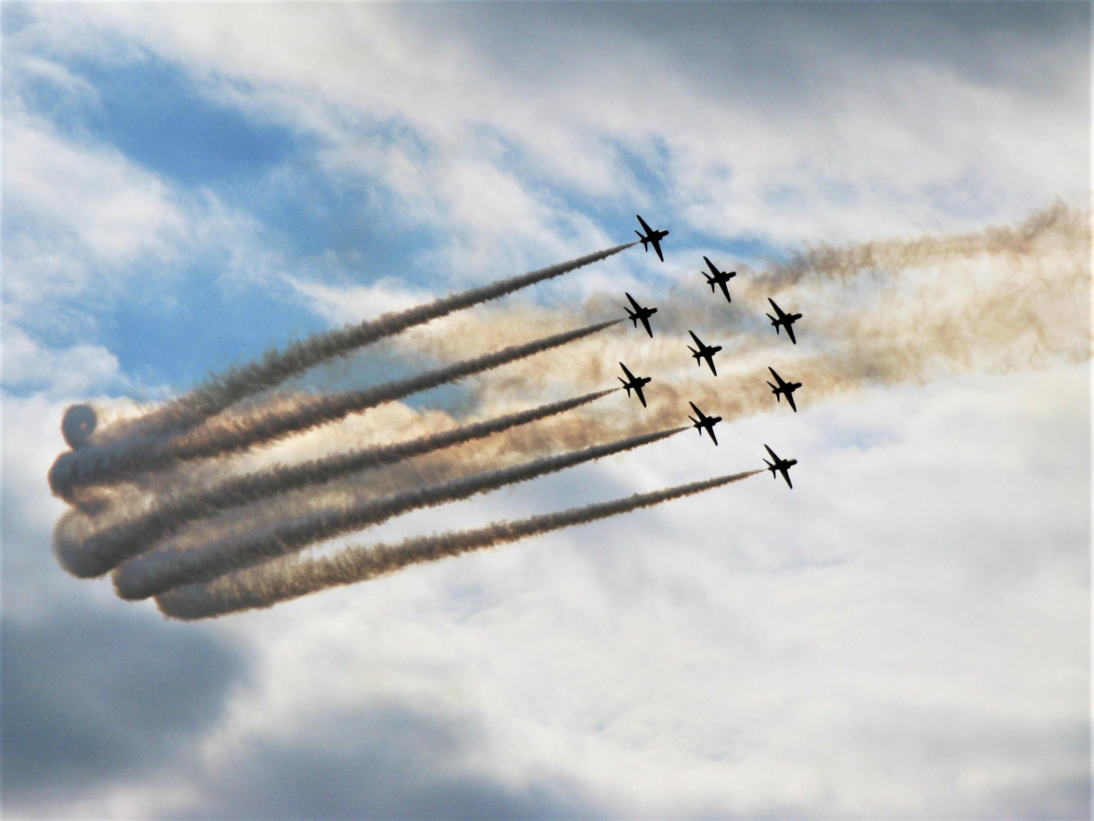 The Red Arrows perform their Diamond Nine formation in Farnborough, UK