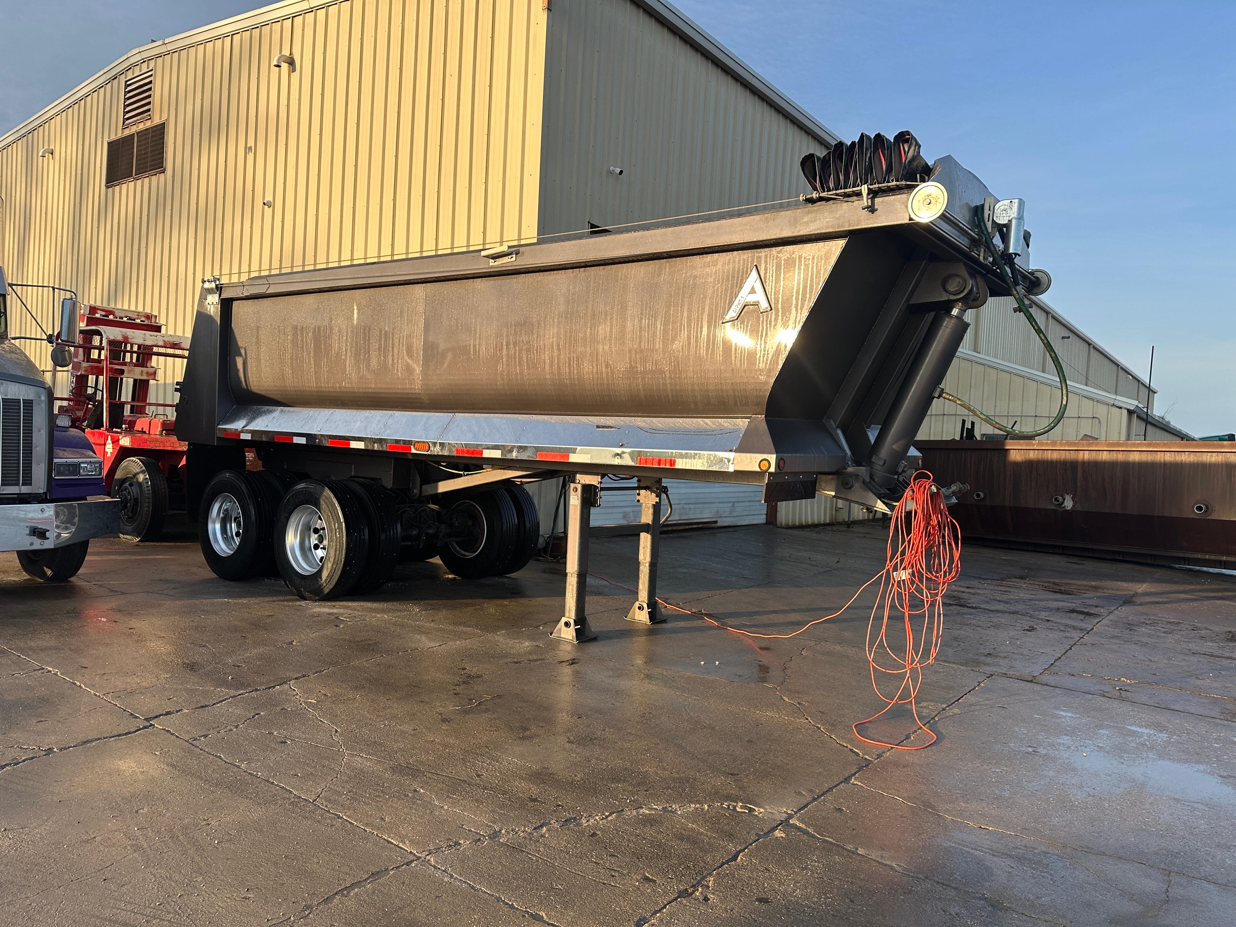 Dump trailers Cedar Rapids IA contractors use on jobsites, built by ALKO Manufacturing