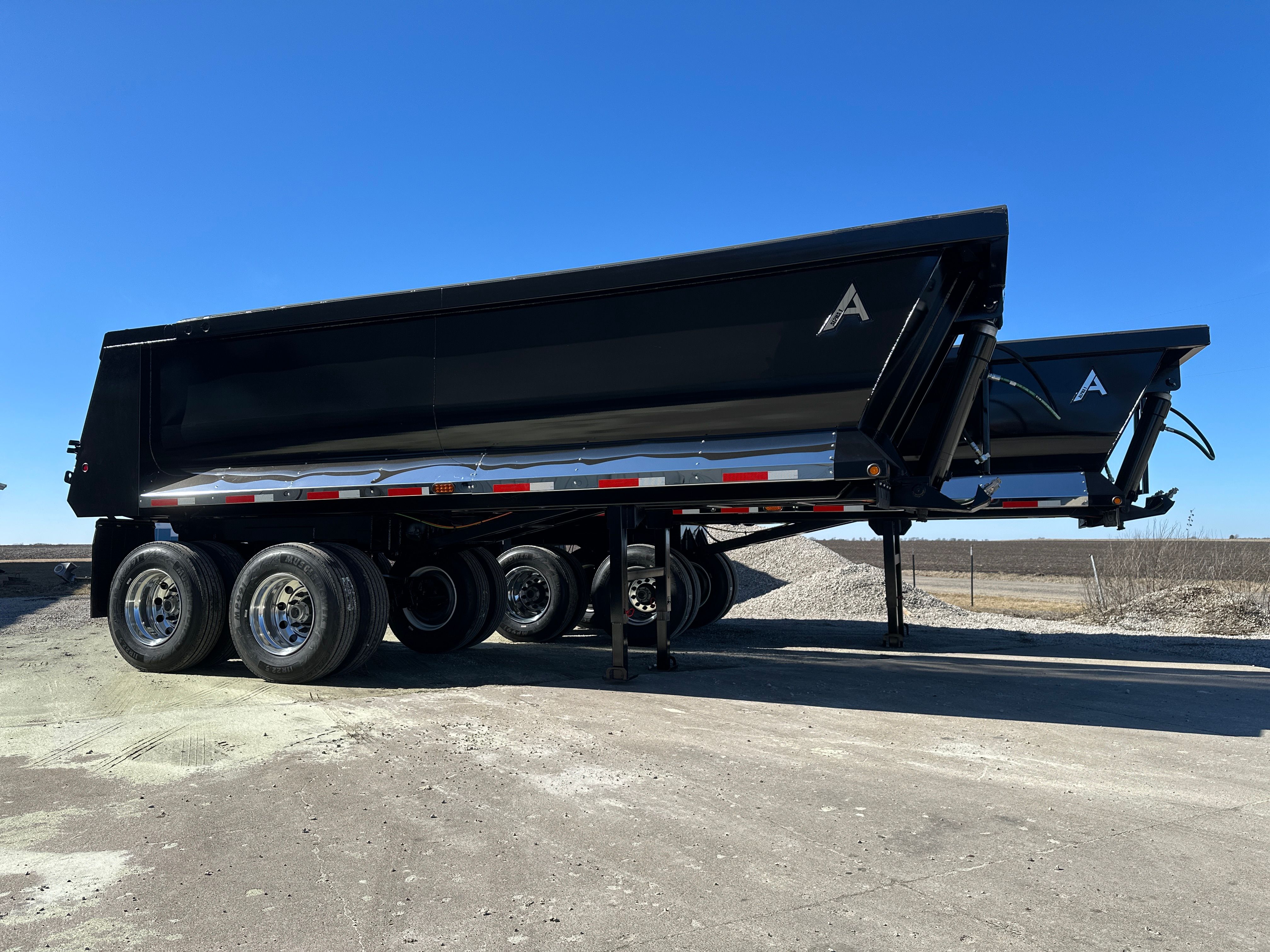 Quarter Frame Dump Trailers