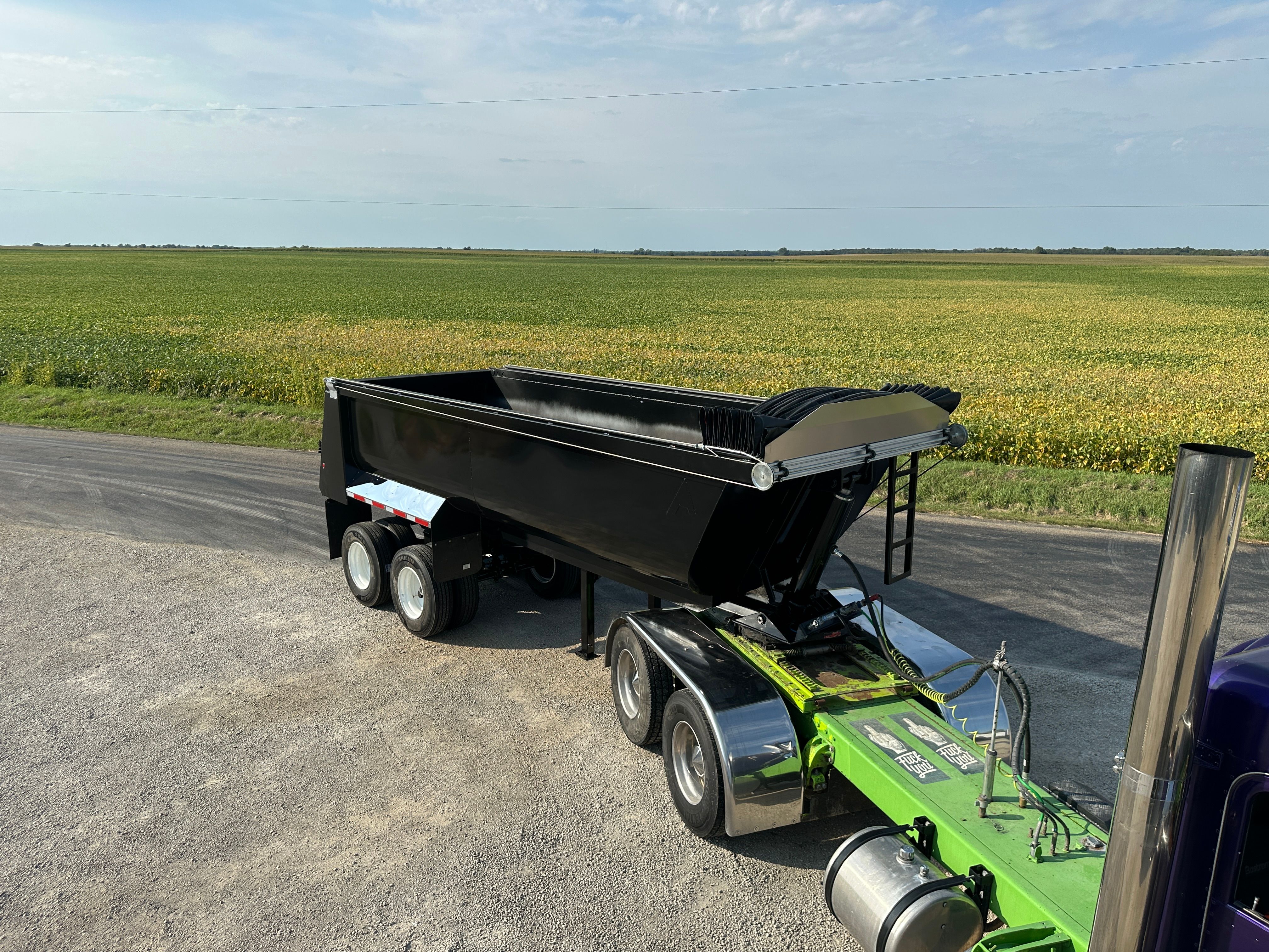 Lightweight dump trailer