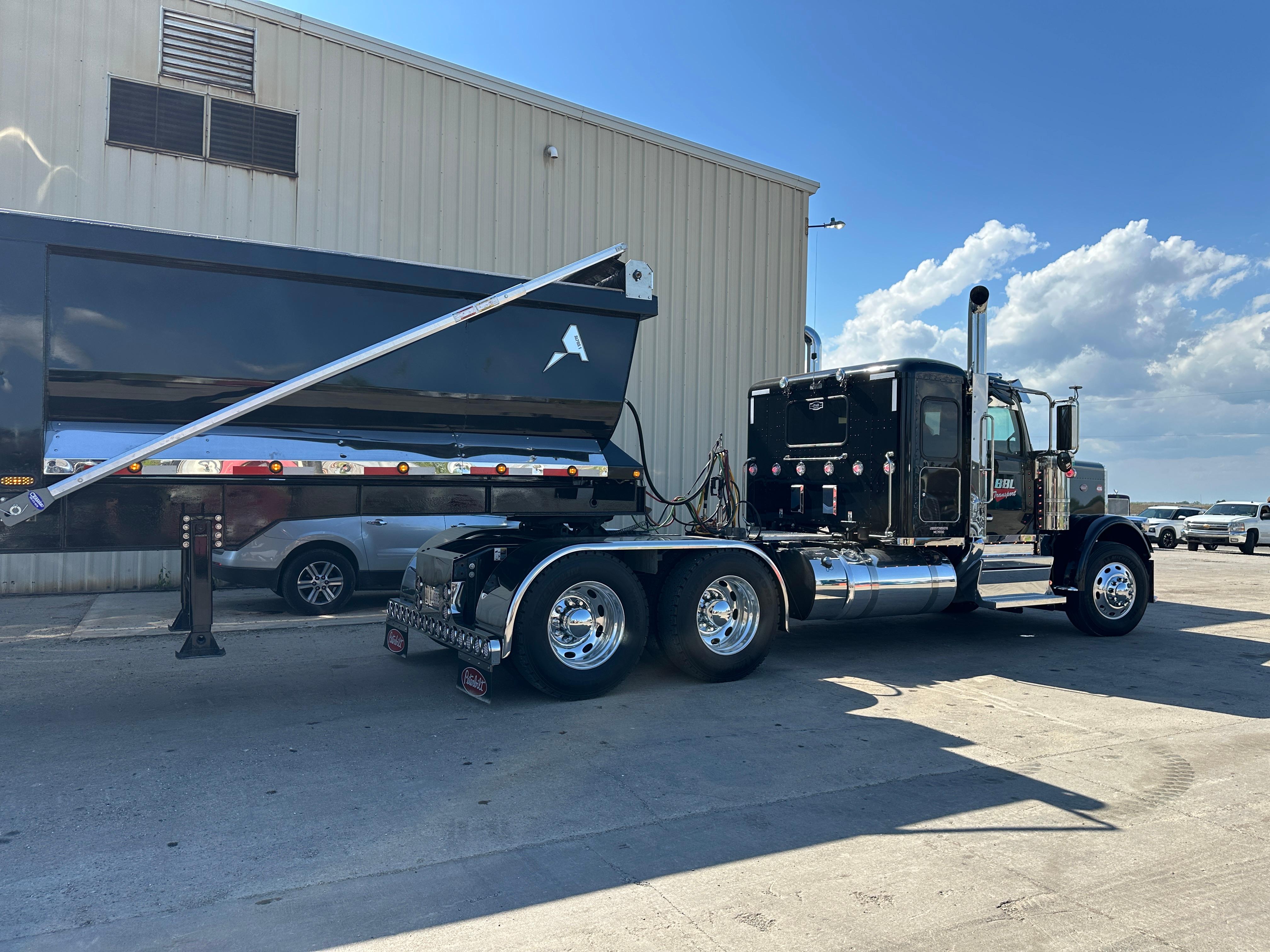 Dump trailers Cedar Rapids IA contractors use on jobsites, built by ALKO Manufacturing