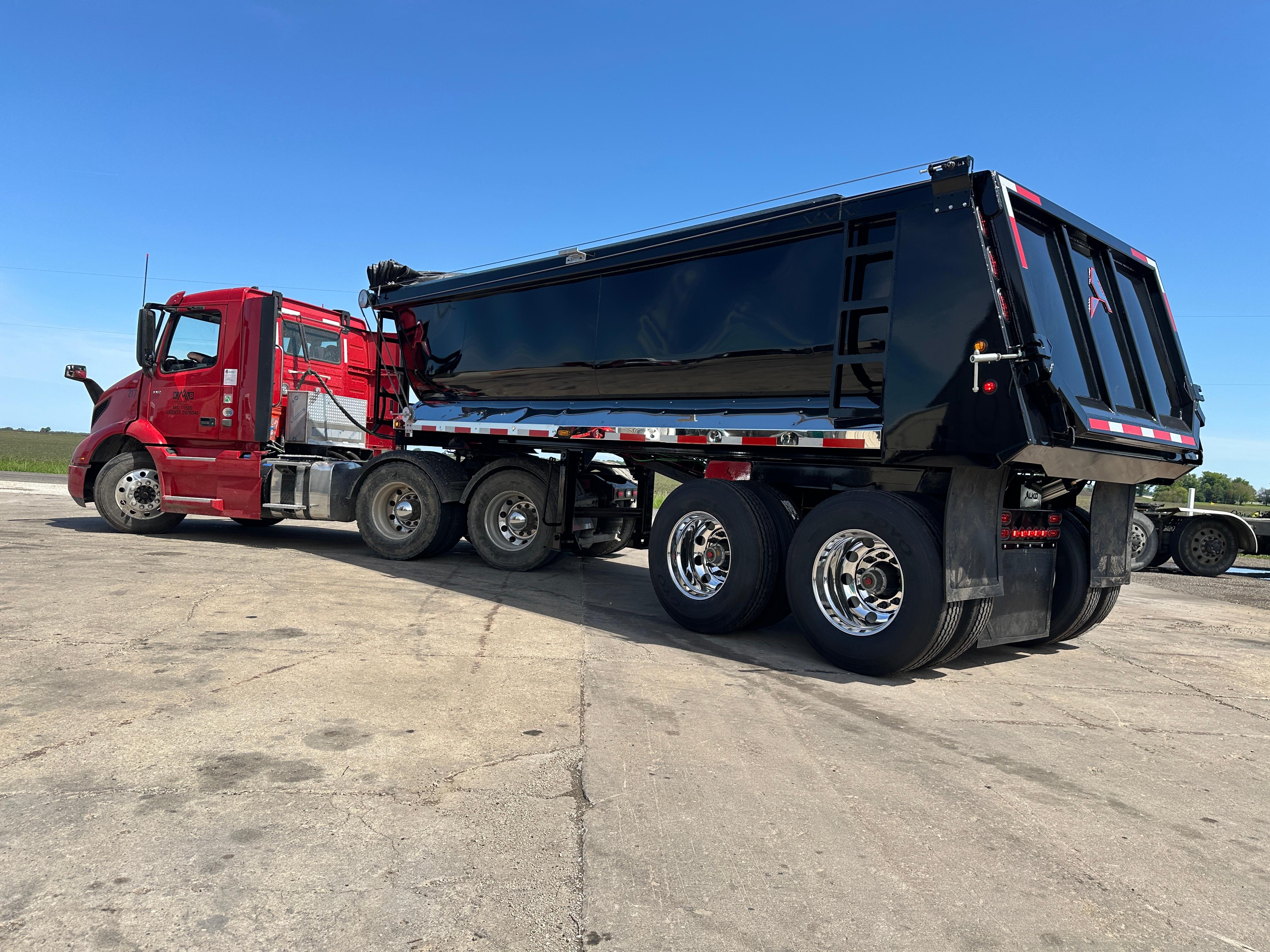Dump trailers Cedar Rapids IA contractors use on jobsites, built by ALKO Manufacturing