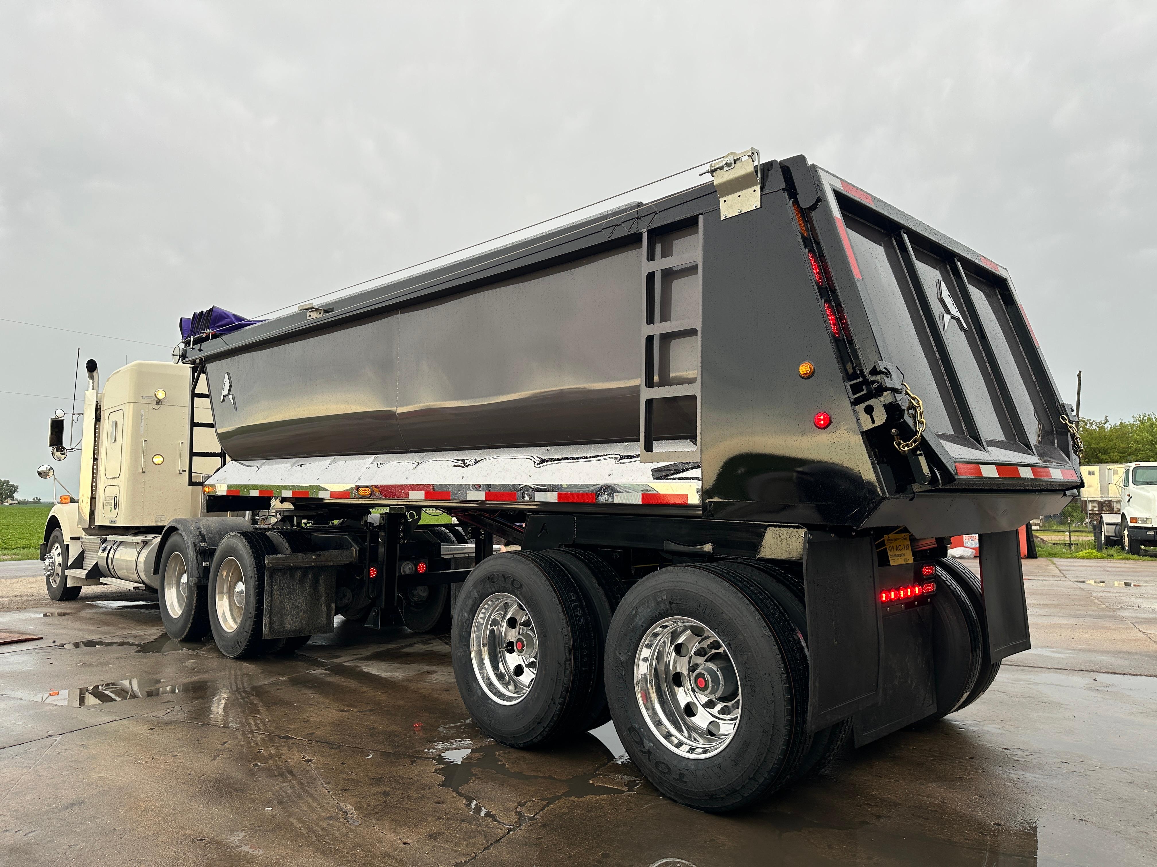 Dump trailers Cedar Rapids IA contractors use on jobsites, built by ALKO Manufacturing