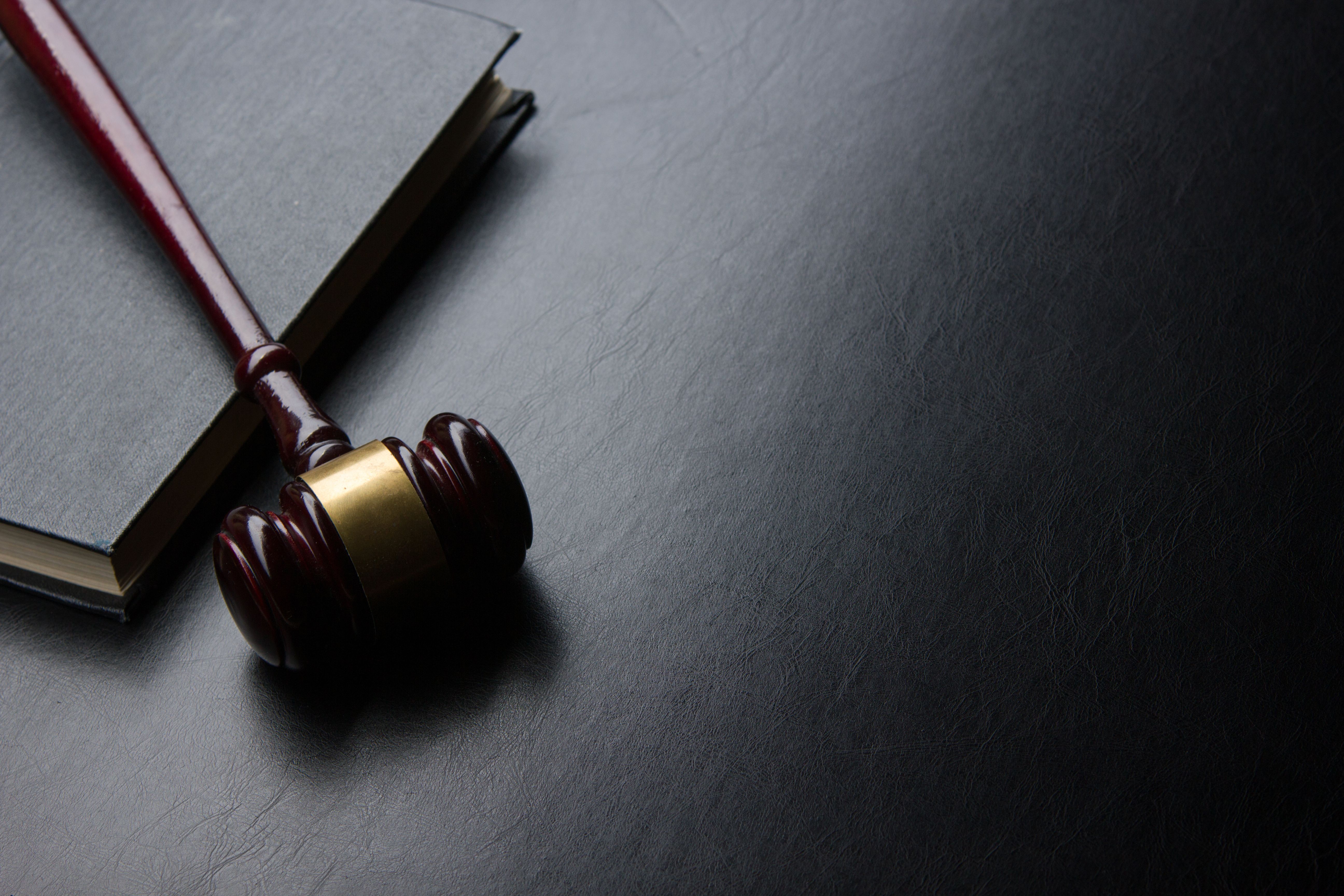 Uncovering Insider Knowledge That Changes the Outcome of Cases