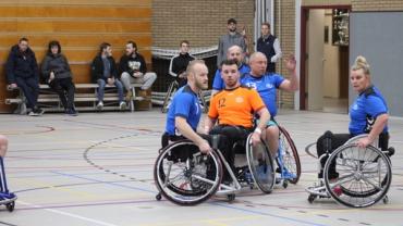 CSV rolstoelhandbalteam in actie