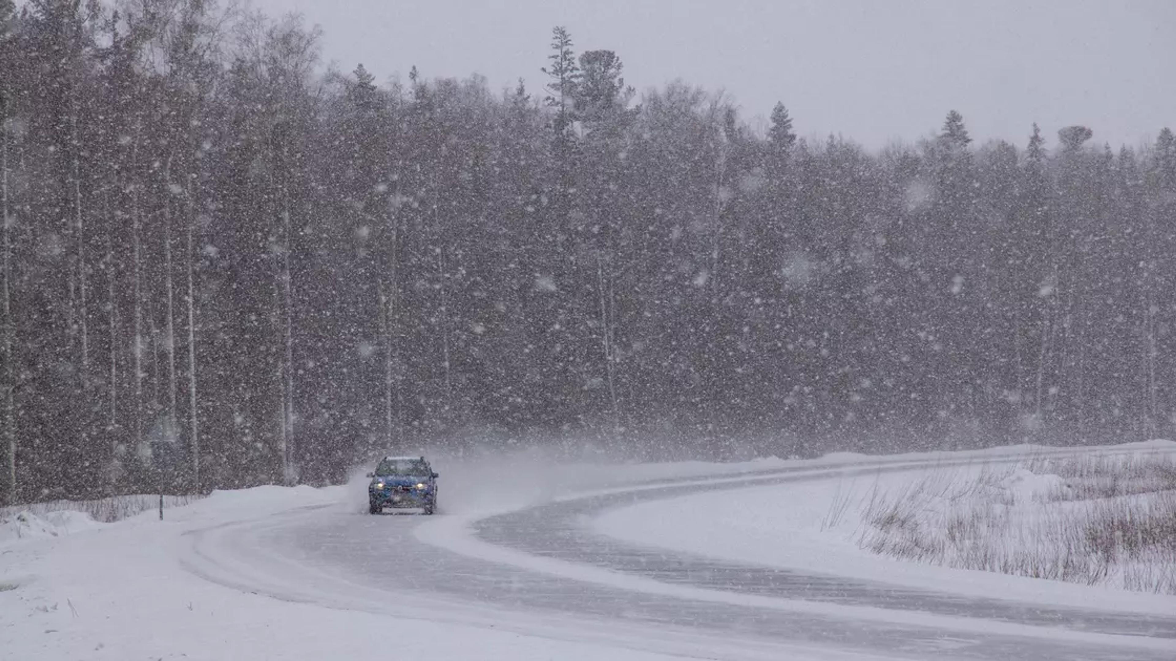 Снег и низовая метель: штормовое предупреждение объявлено в регионах Казахстана
