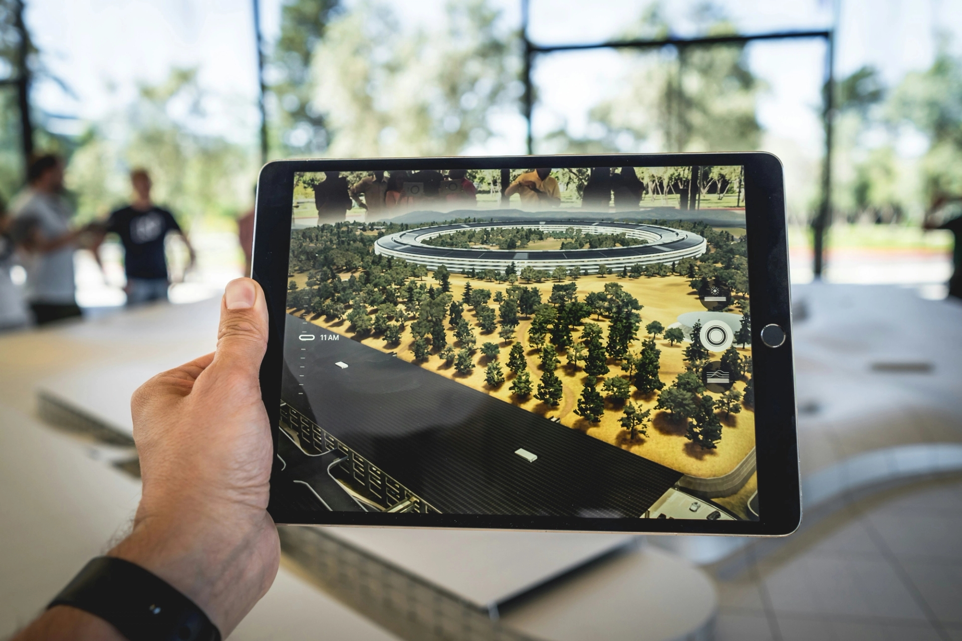 Viewing Augmented Reality through an iPad