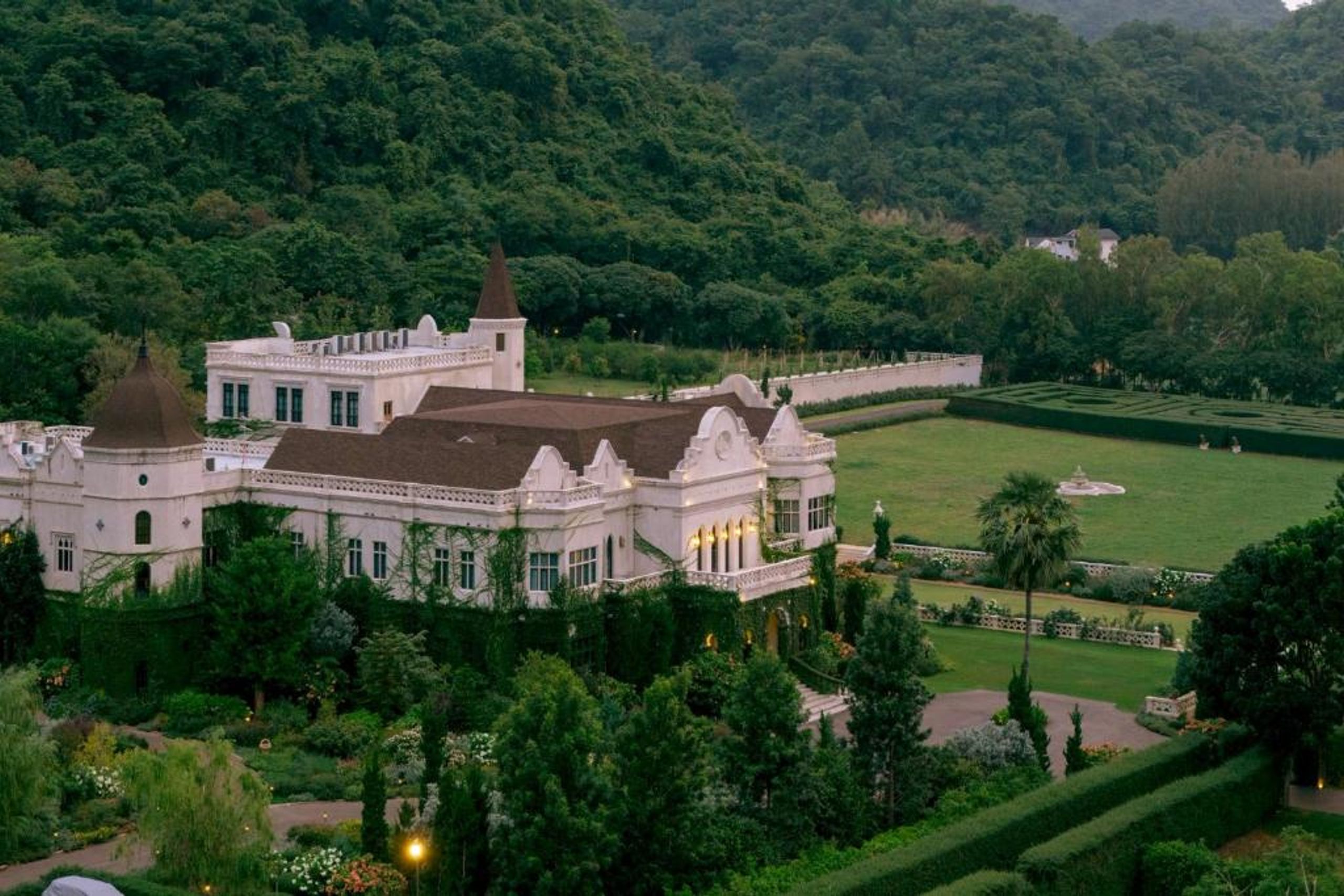 Maison Mystique
