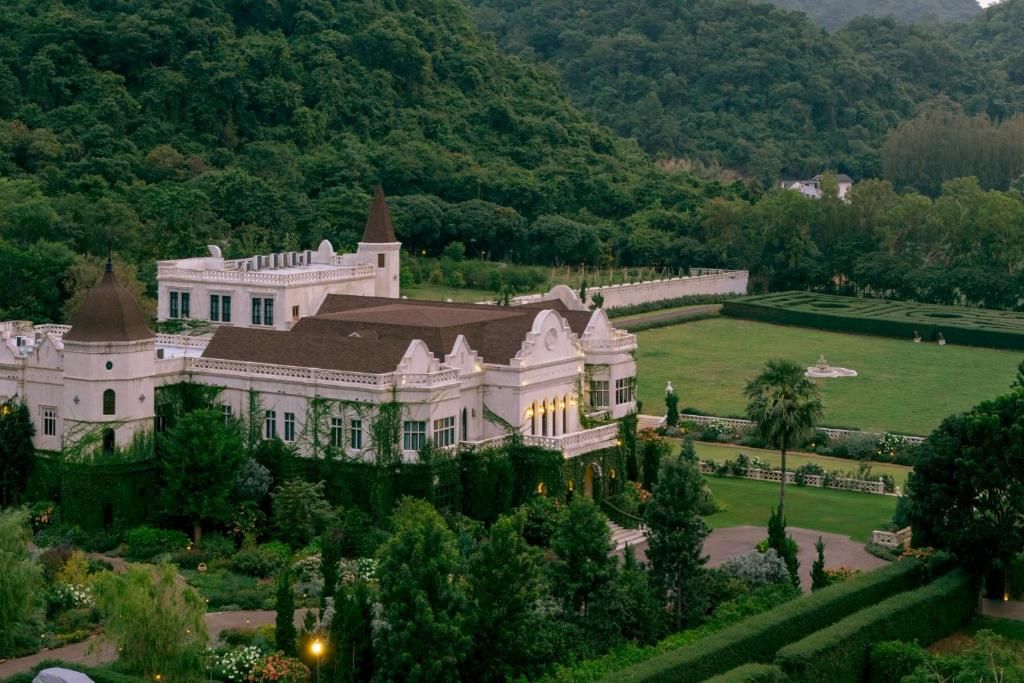Maison Mystique
