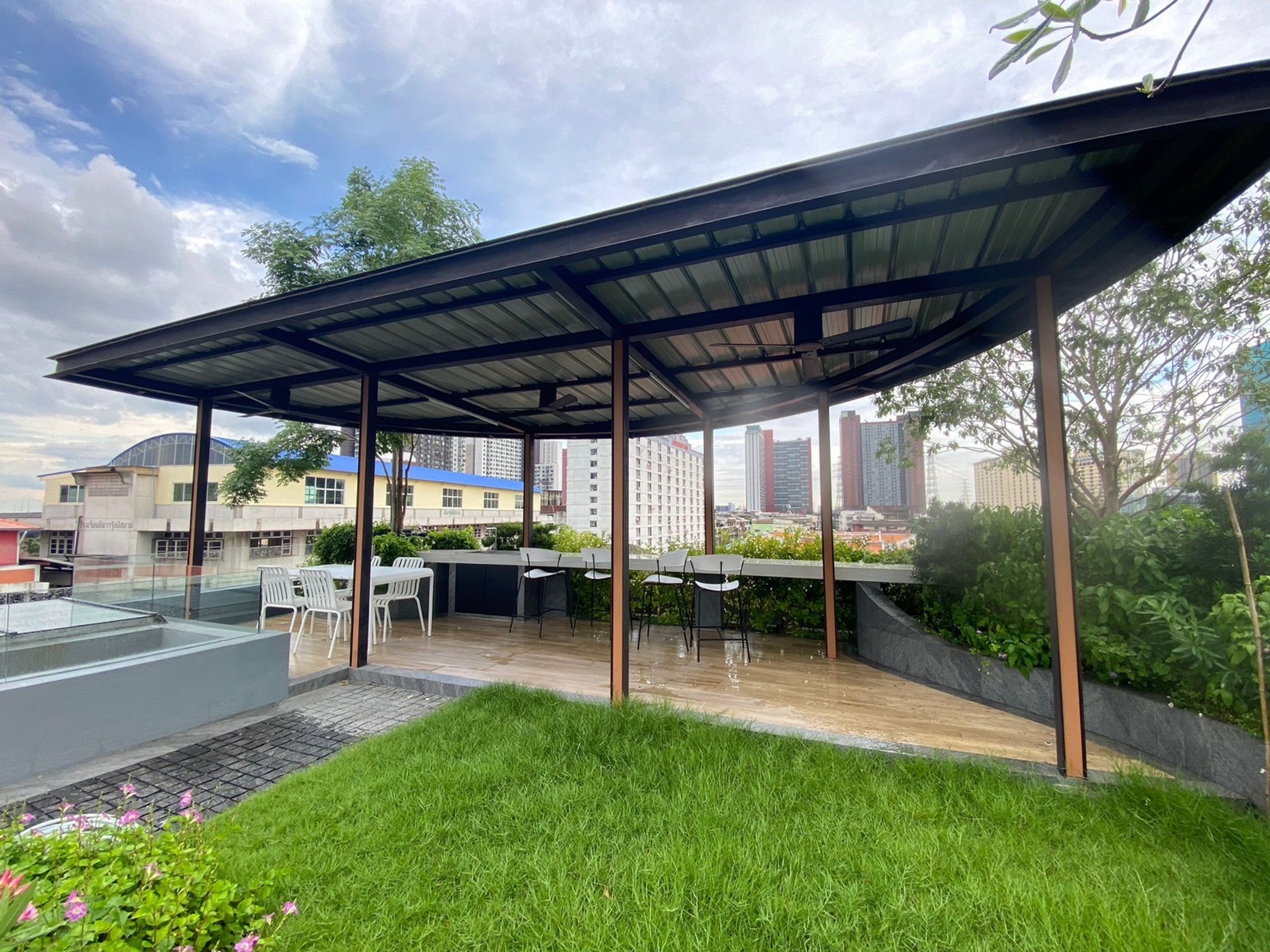 Phandin Pheunfa House