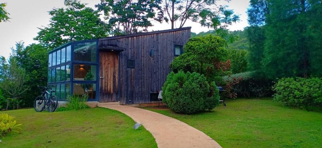 The Birder's Lodge