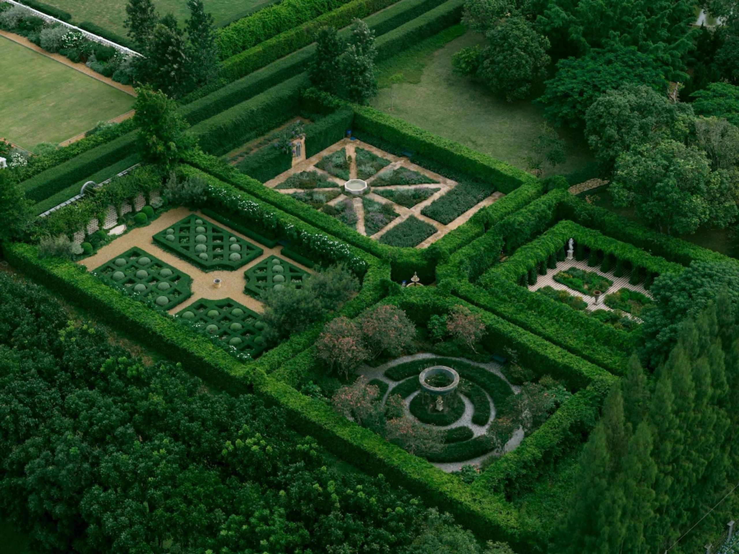 Maison Mystique