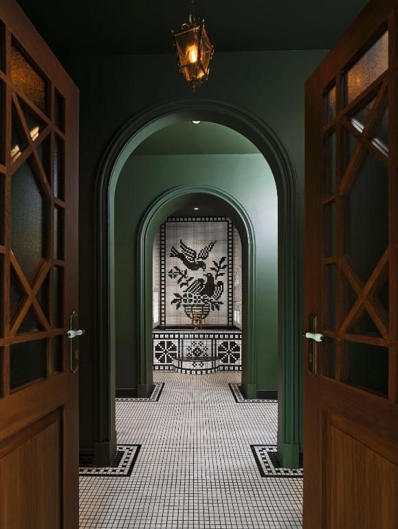 Maison Mystique