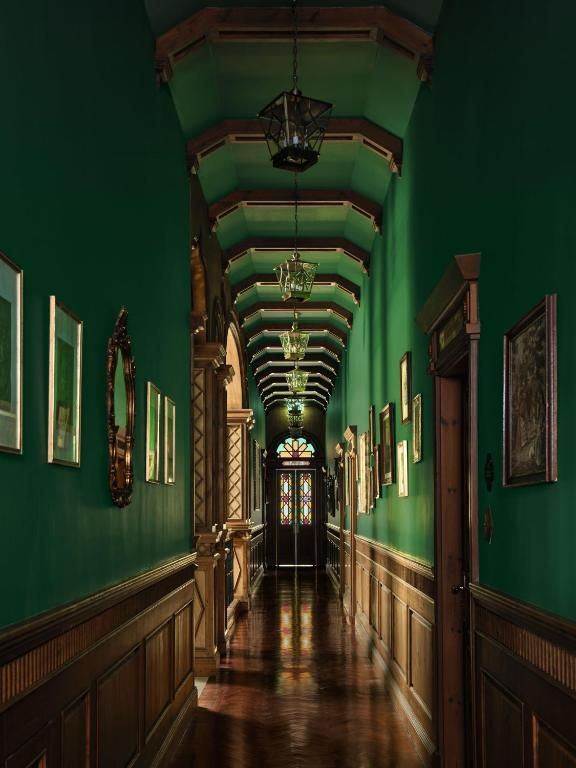Maison Mystique