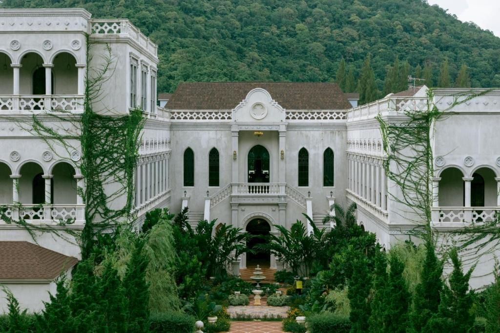 Maison Mystique