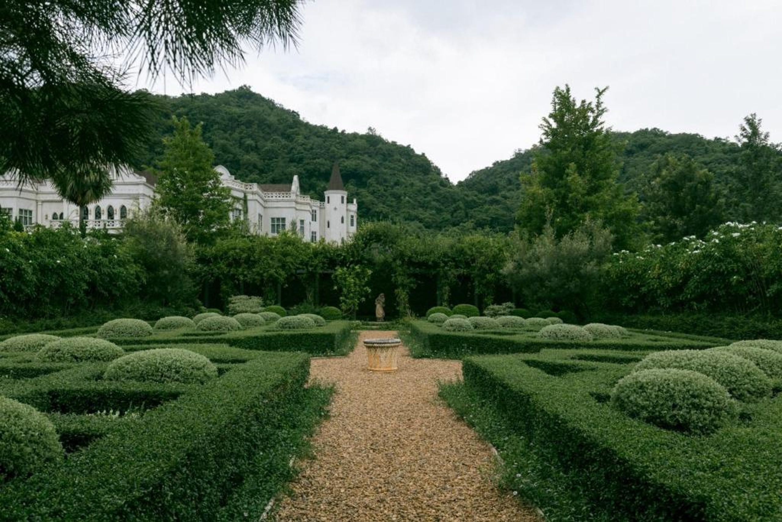 Maison Mystique