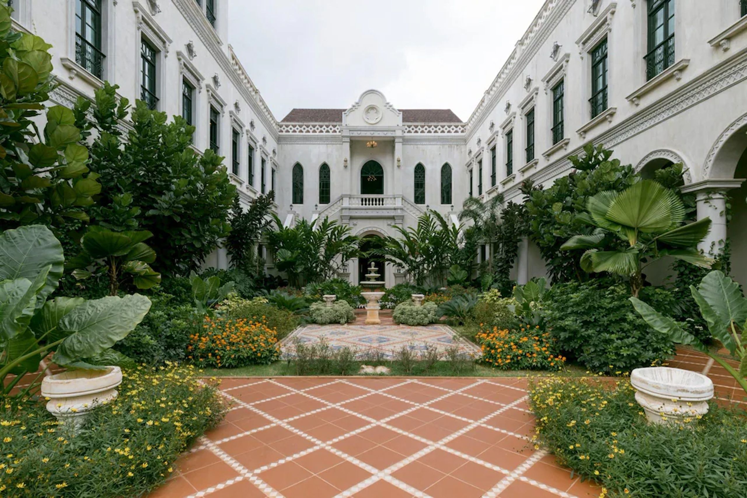 Maison Mystique
