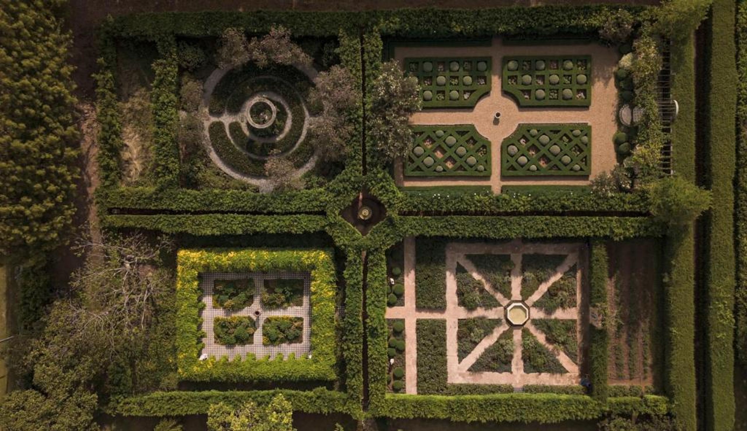 Maison Mystique