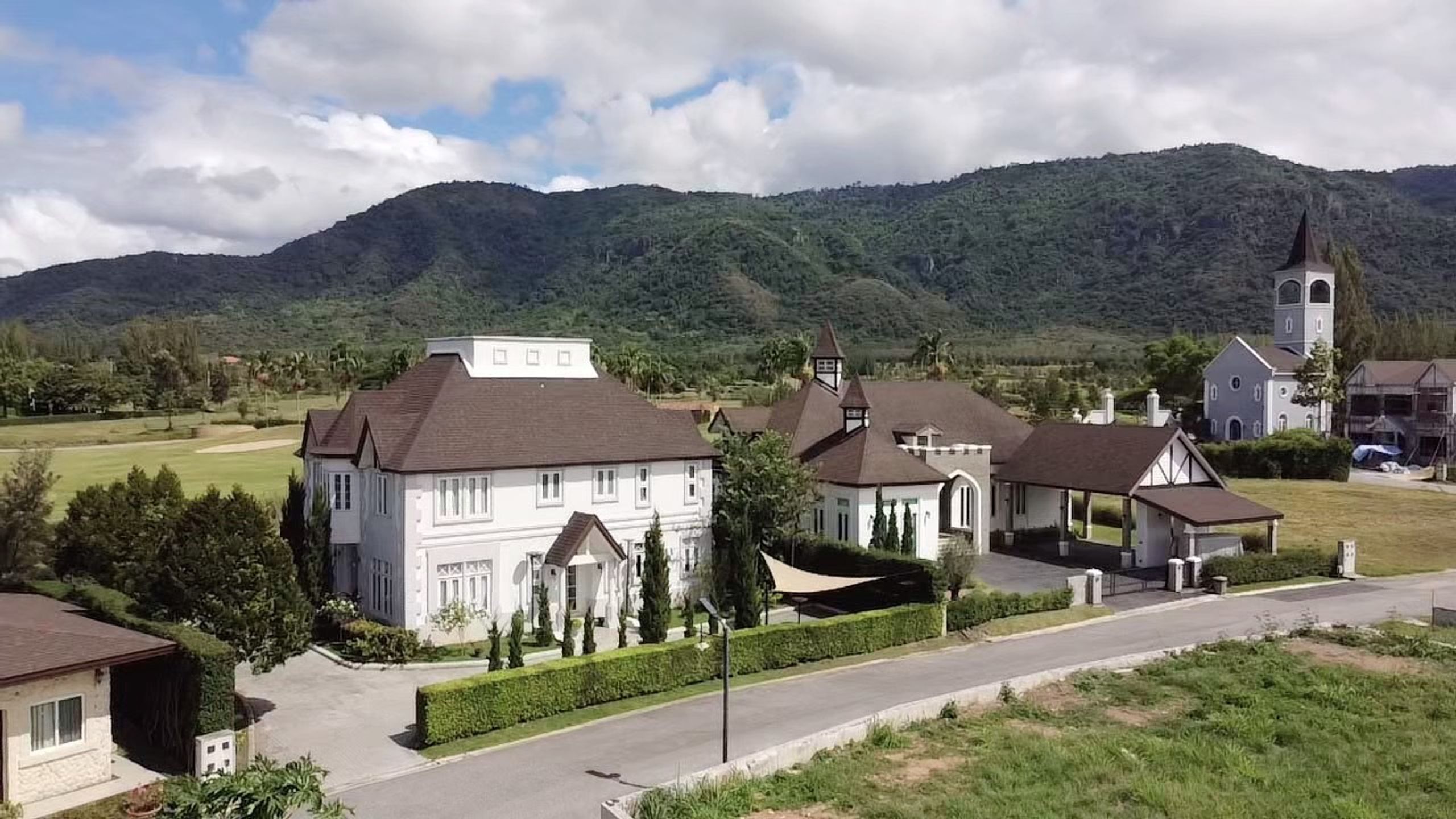 Grand Marnez