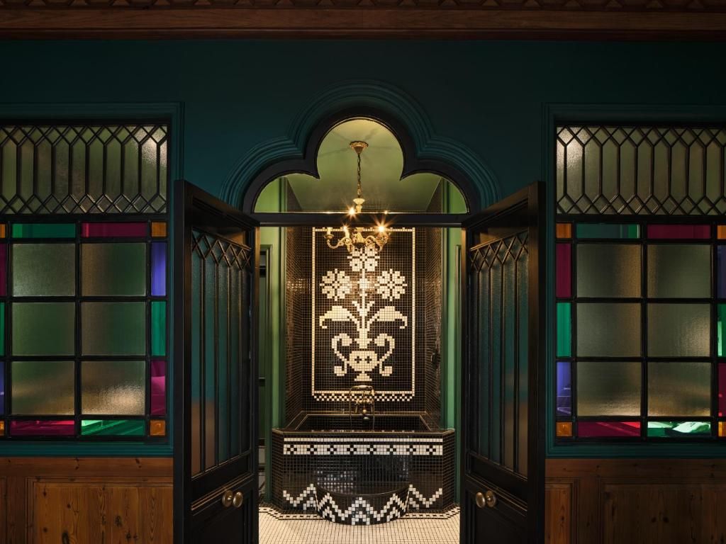 Maison Mystique