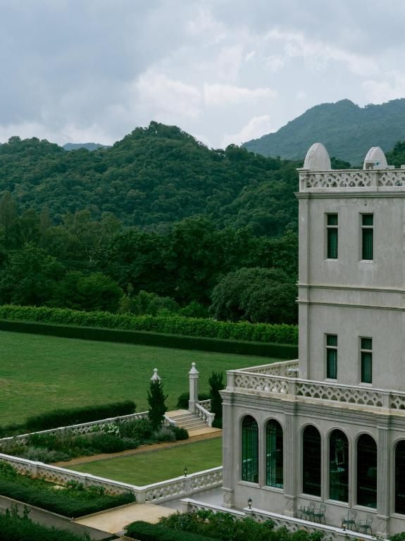 Maison Mystique