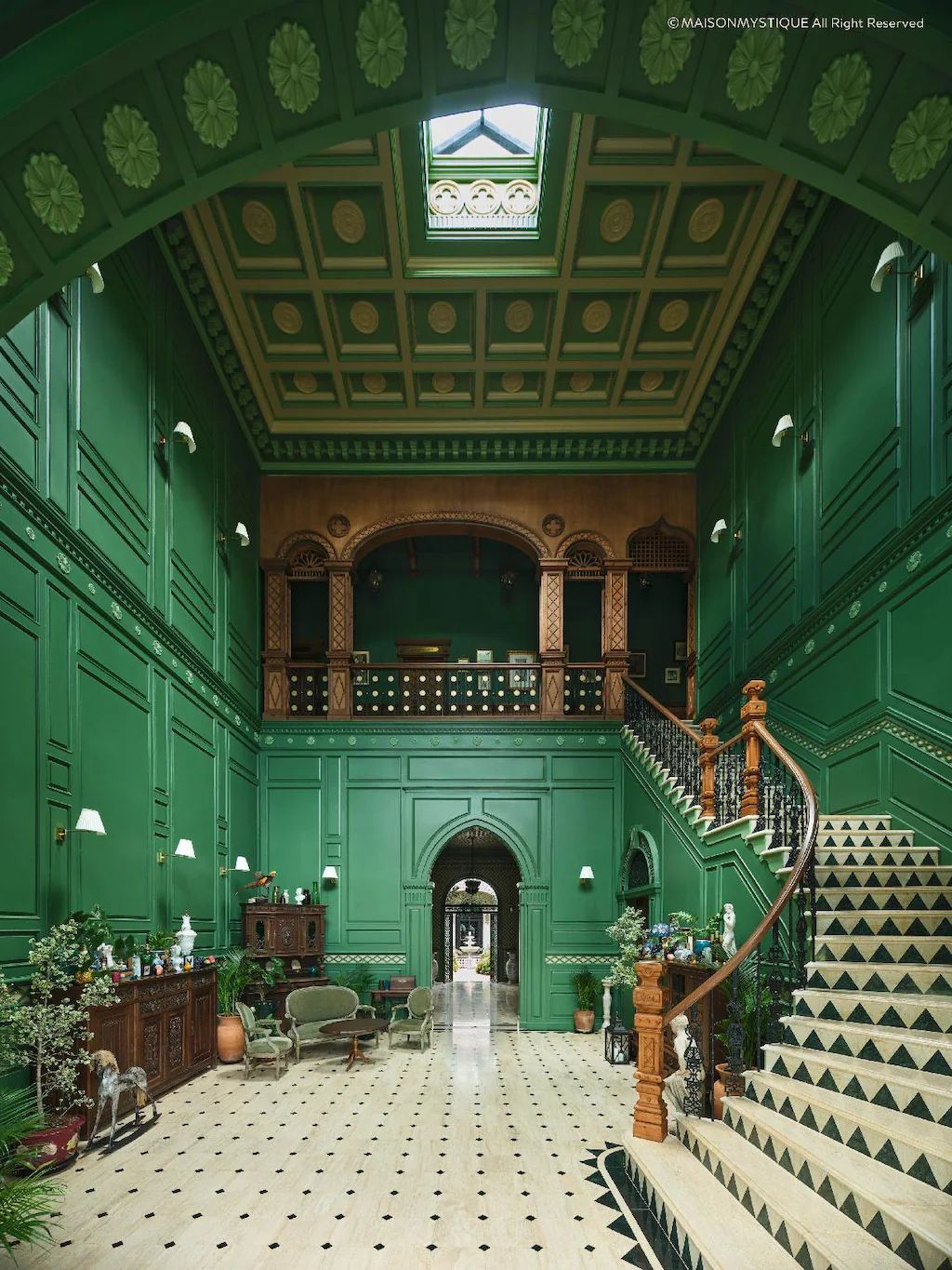 Maison Mystique