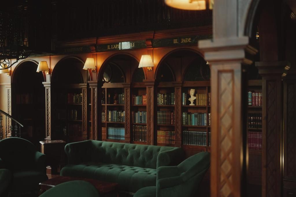 Maison Mystique