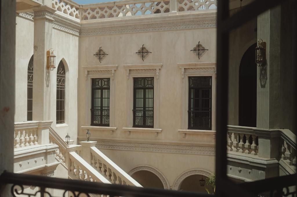 Maison Mystique