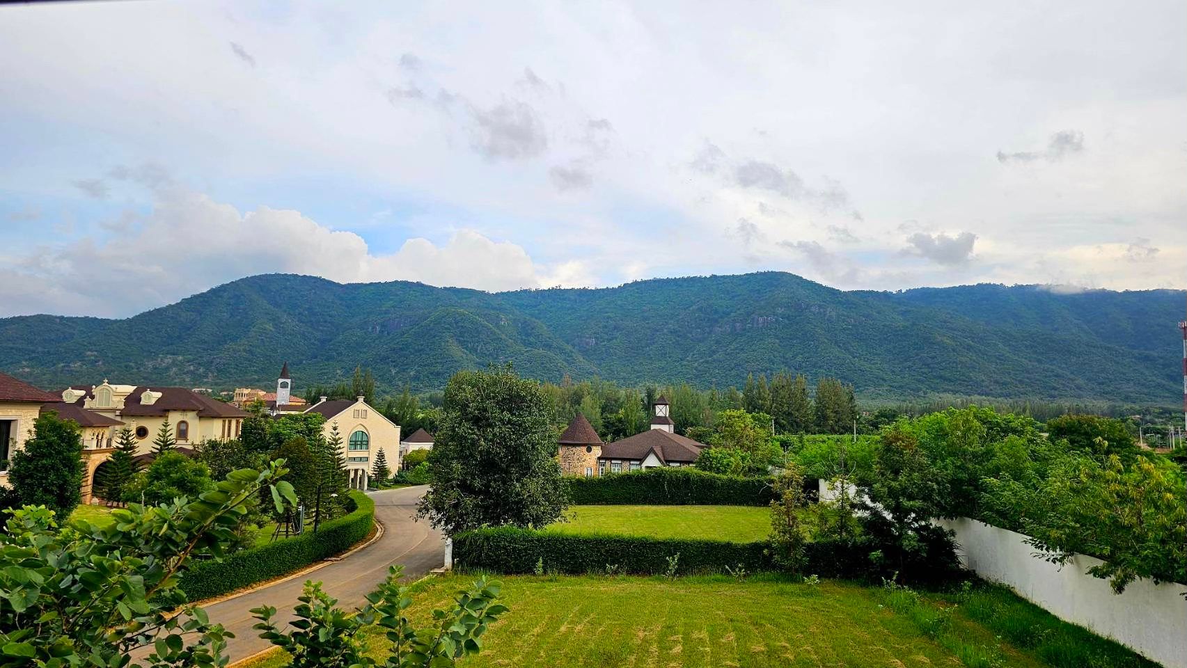 Grand Marnez