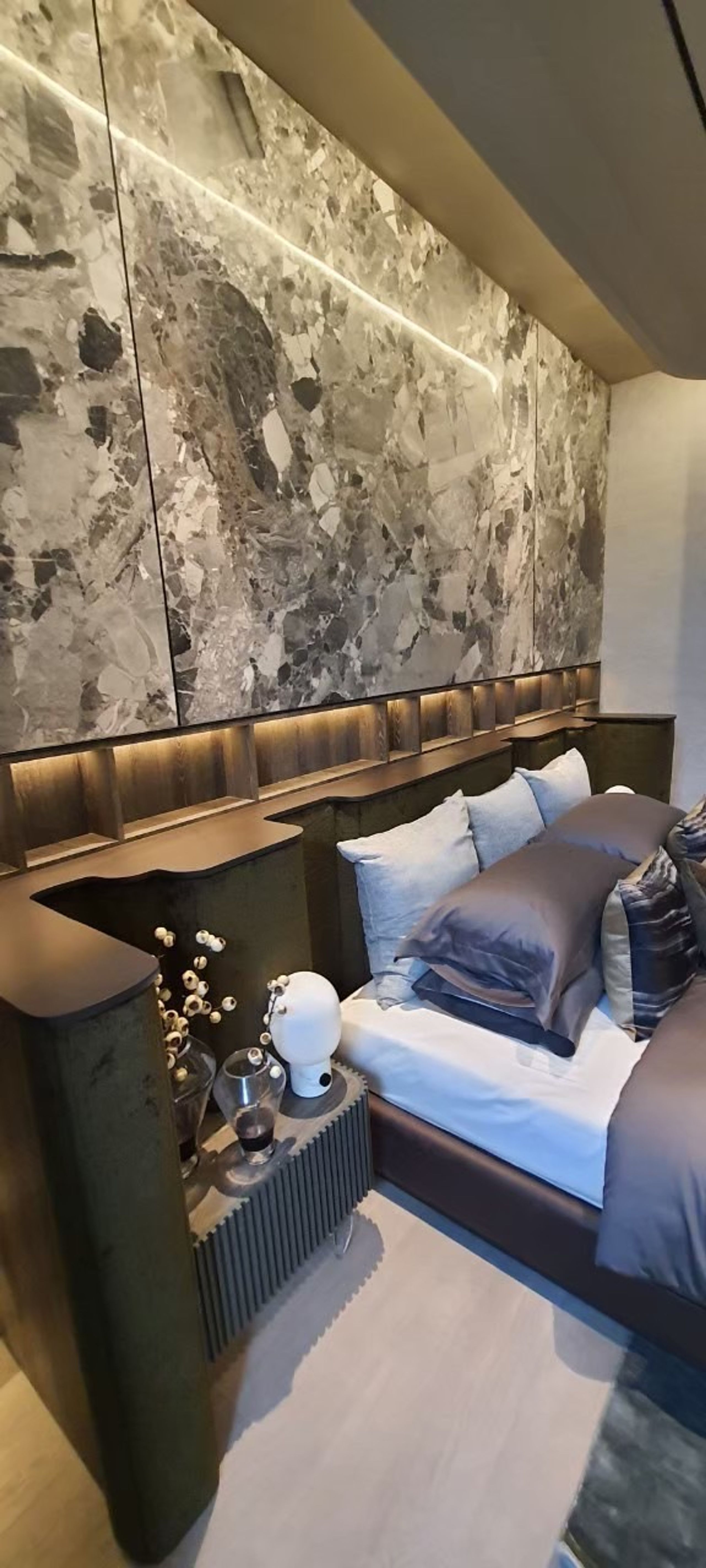KALM Penthouse Ari
