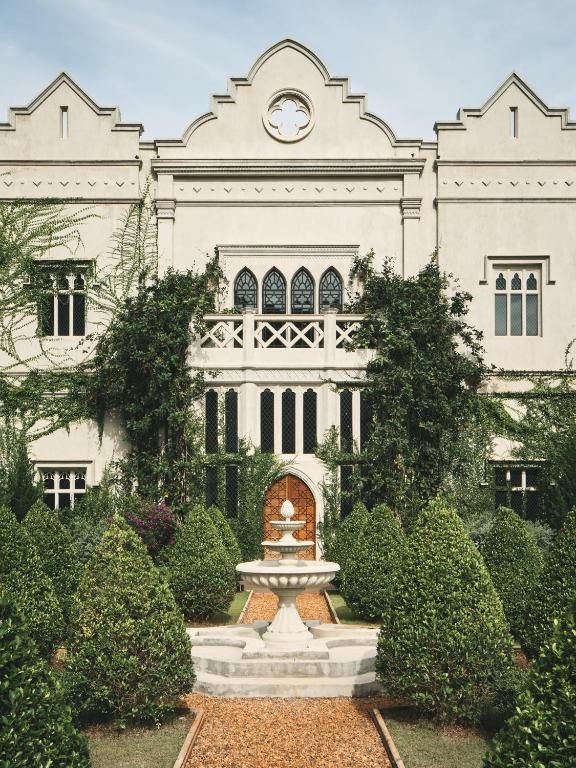 Maison Mystique