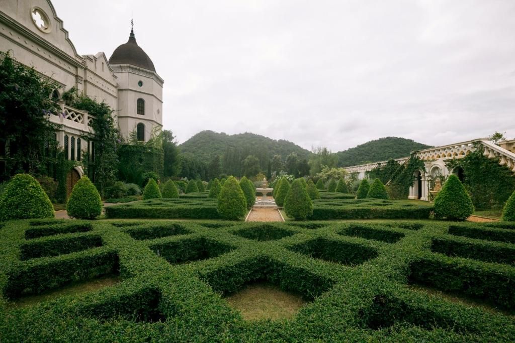 Maison Mystique