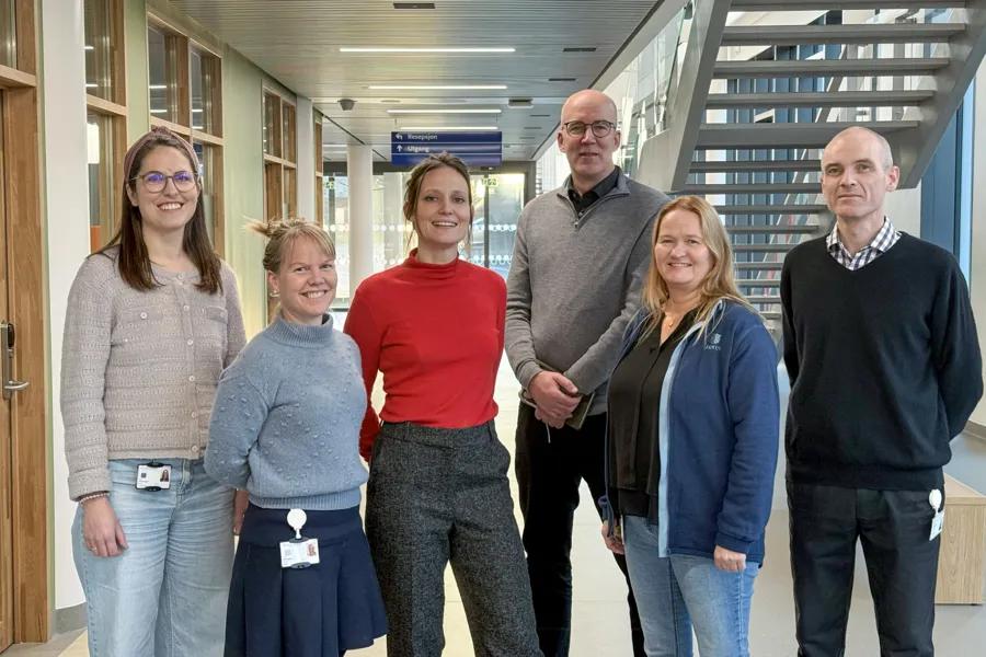 seks personer i en forskergruppe