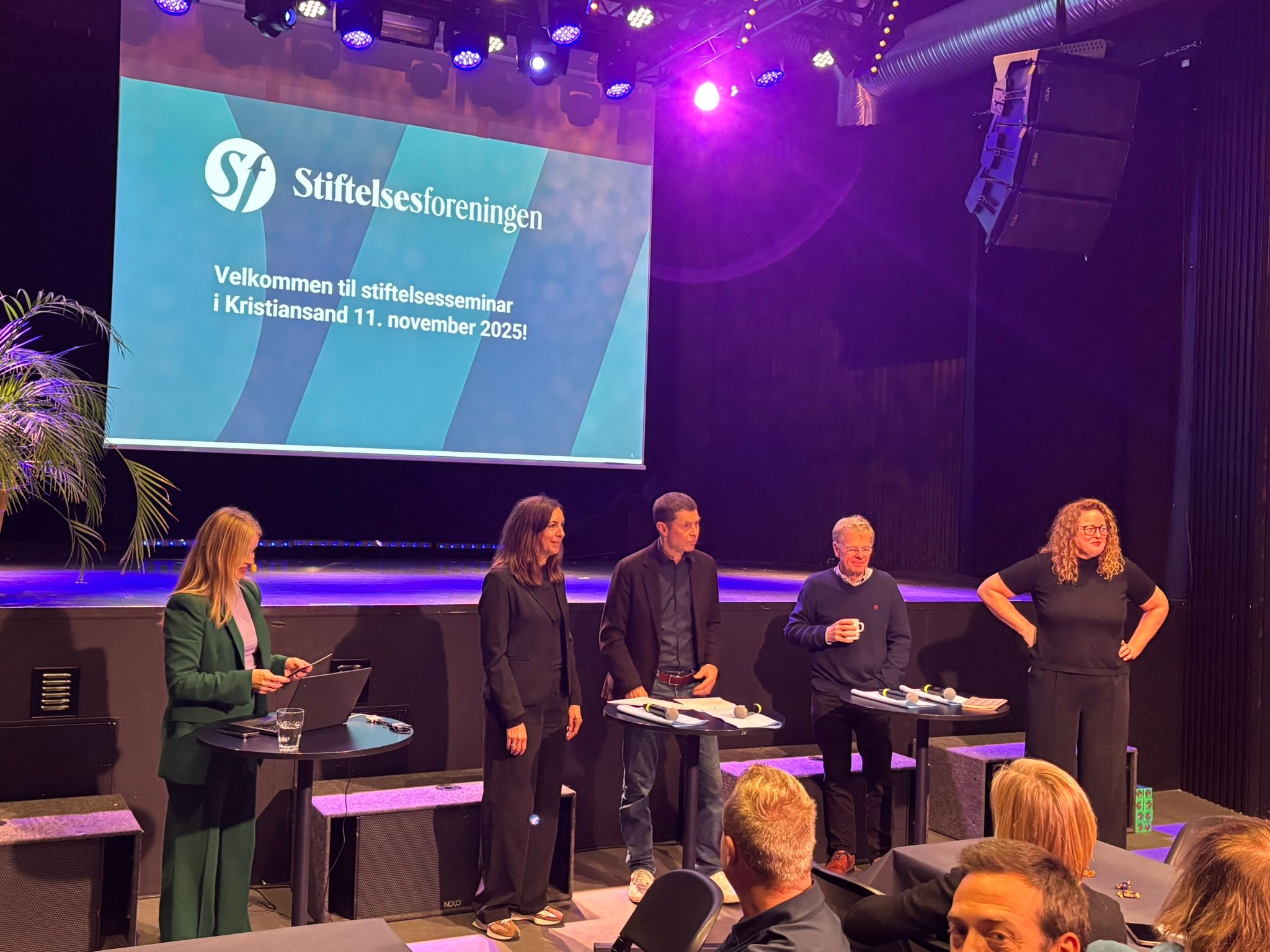 panelsamtale to kvinner to menn og ordstyrer