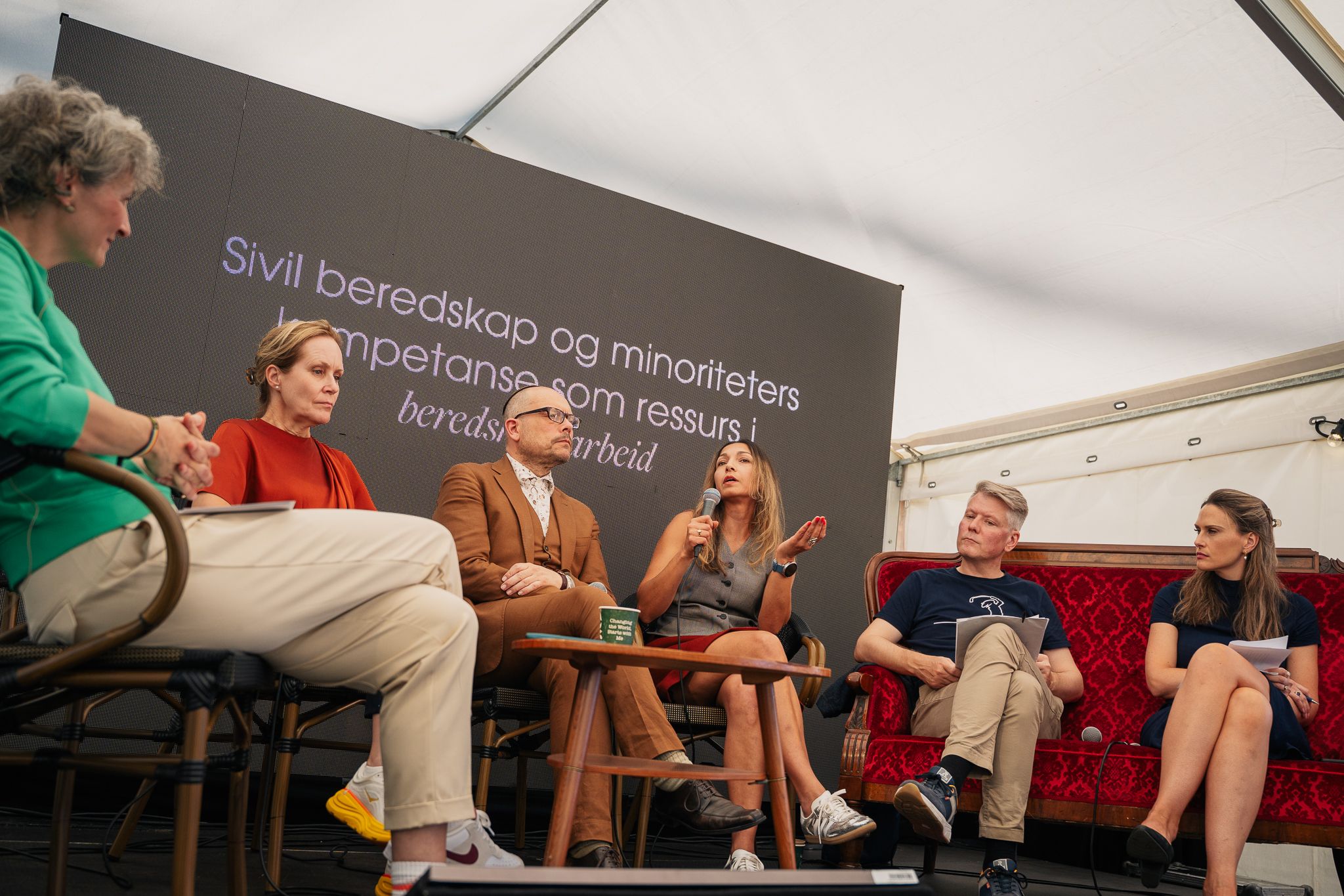 mennesker på en scene