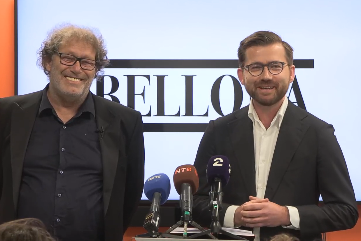 to menn på scene