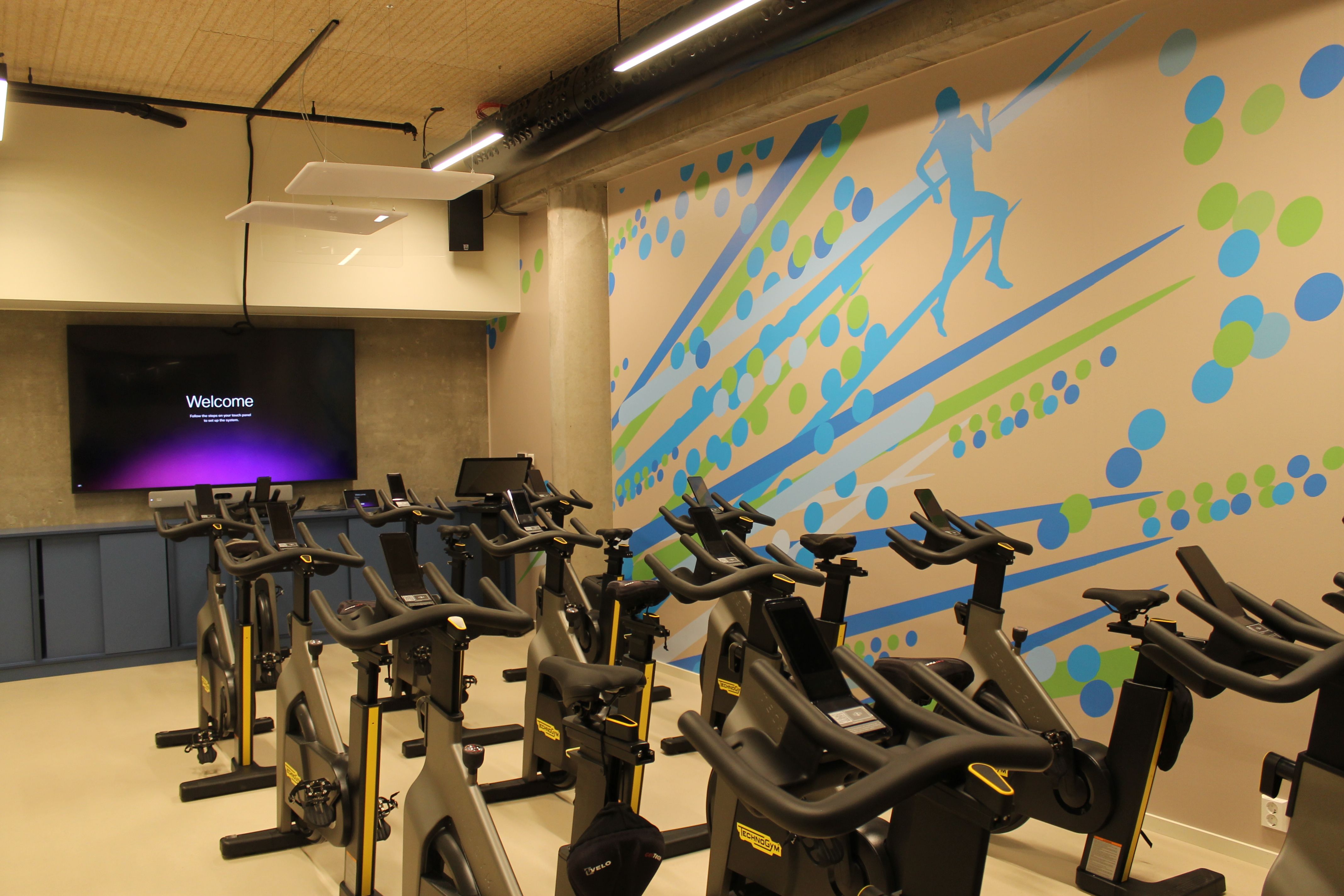 treningsrom med ergometersykler