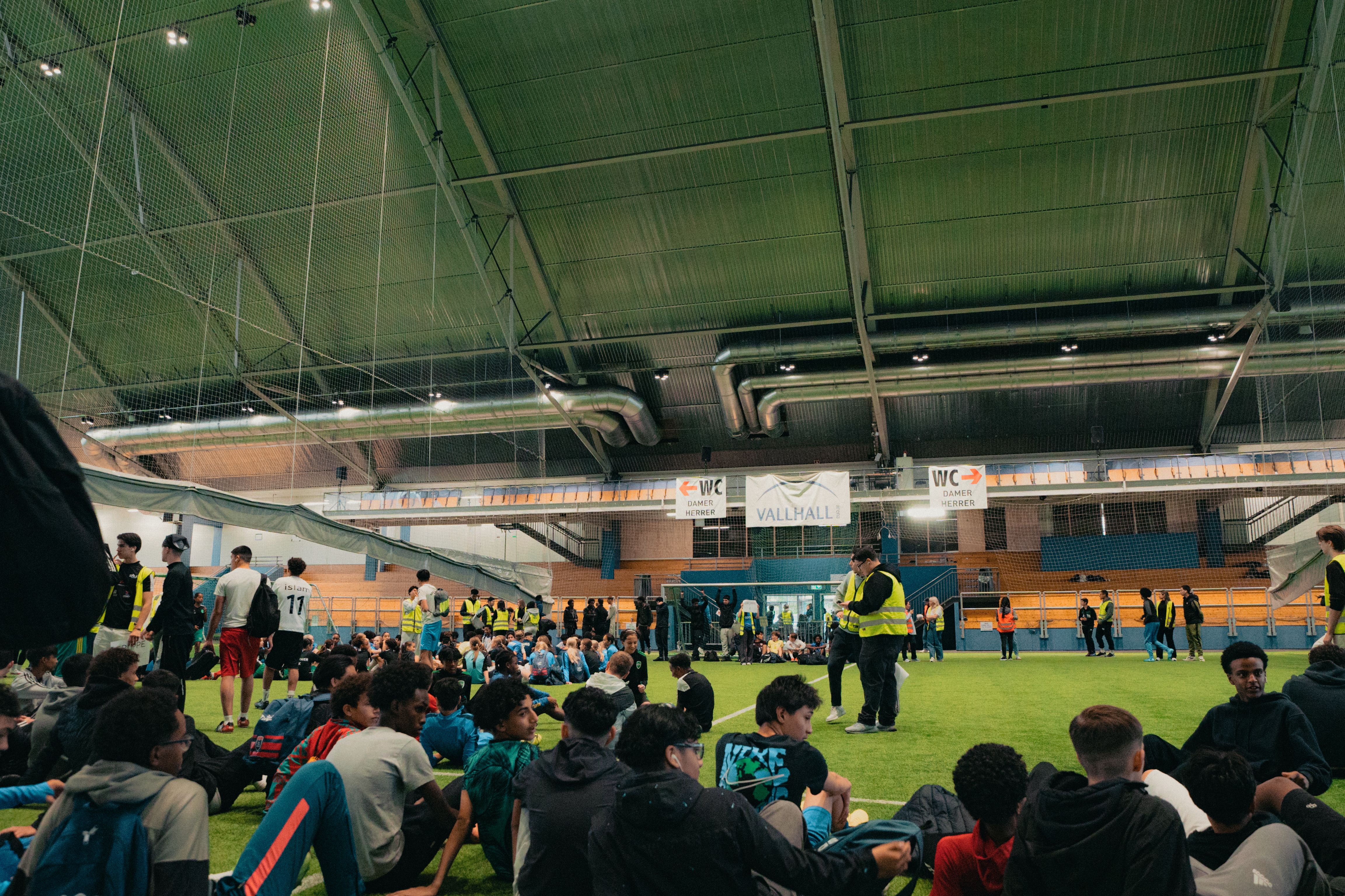 ungdom på fotballbane