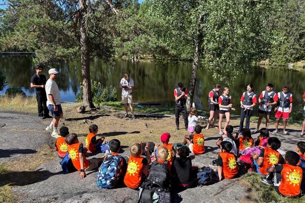 mange barn på sommercamp