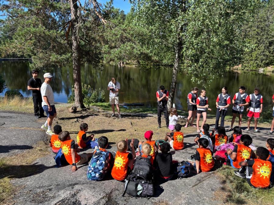 mange barn på sommercamp