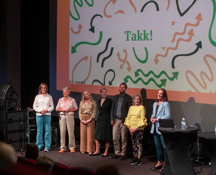 mennesker på en scene