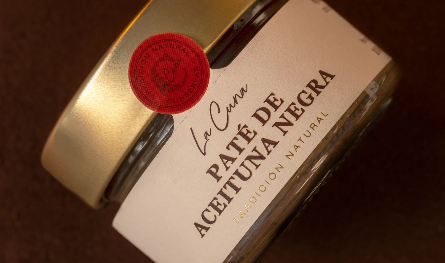 2021_JMF7222-ret_4225x2500px