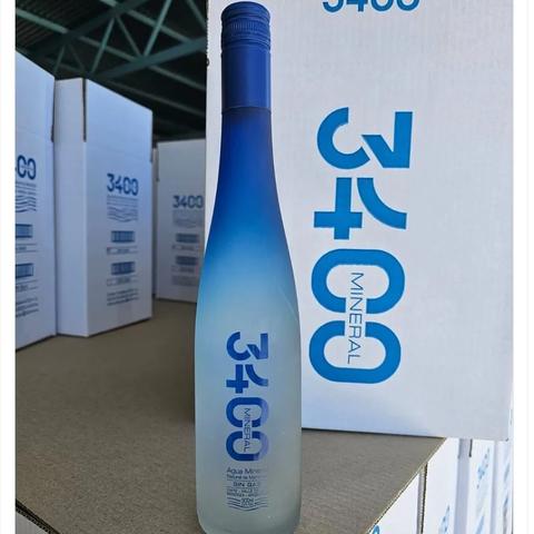 Botella diseñada especialmente para Aguas 3400