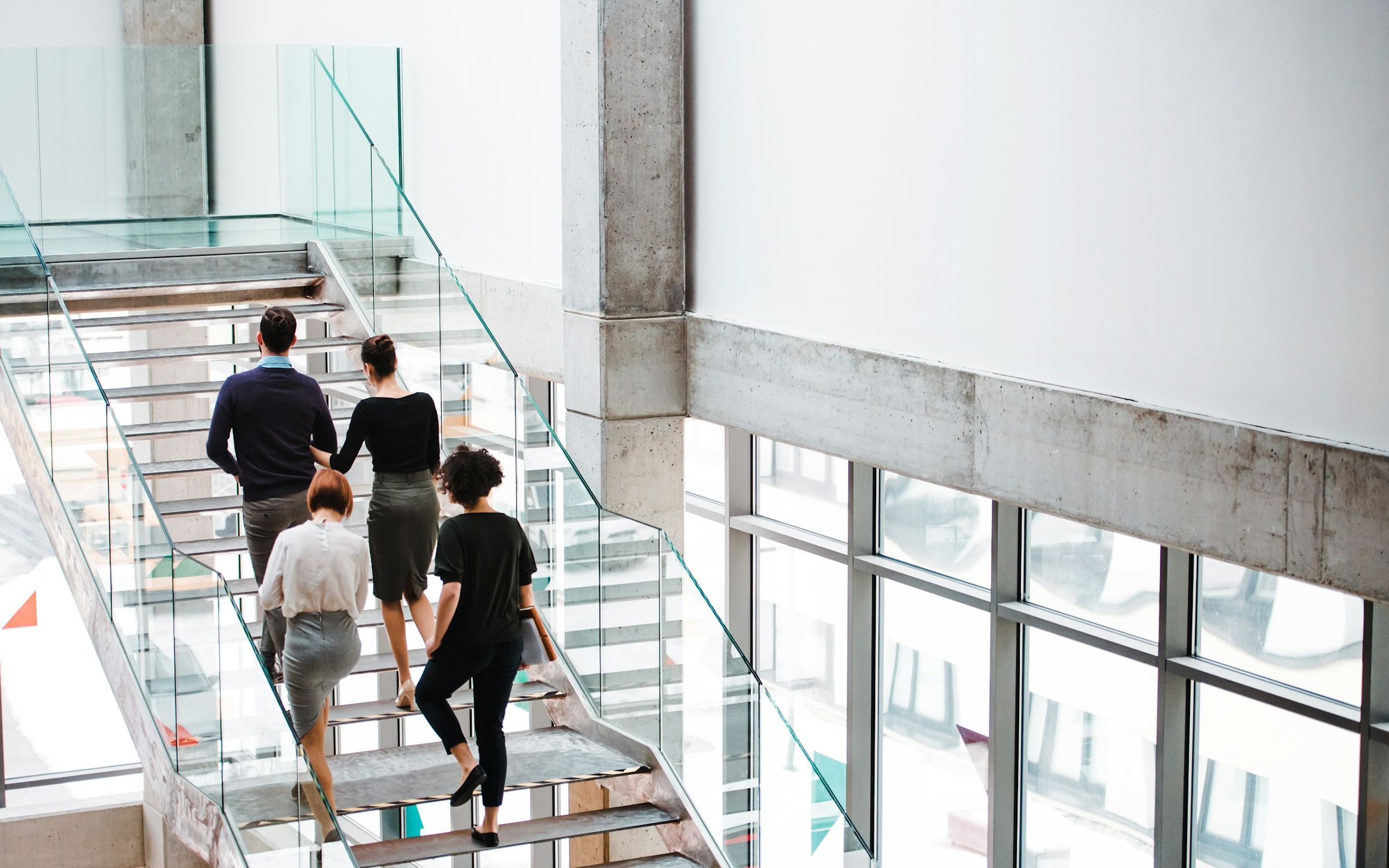 Collega's in een kantoor