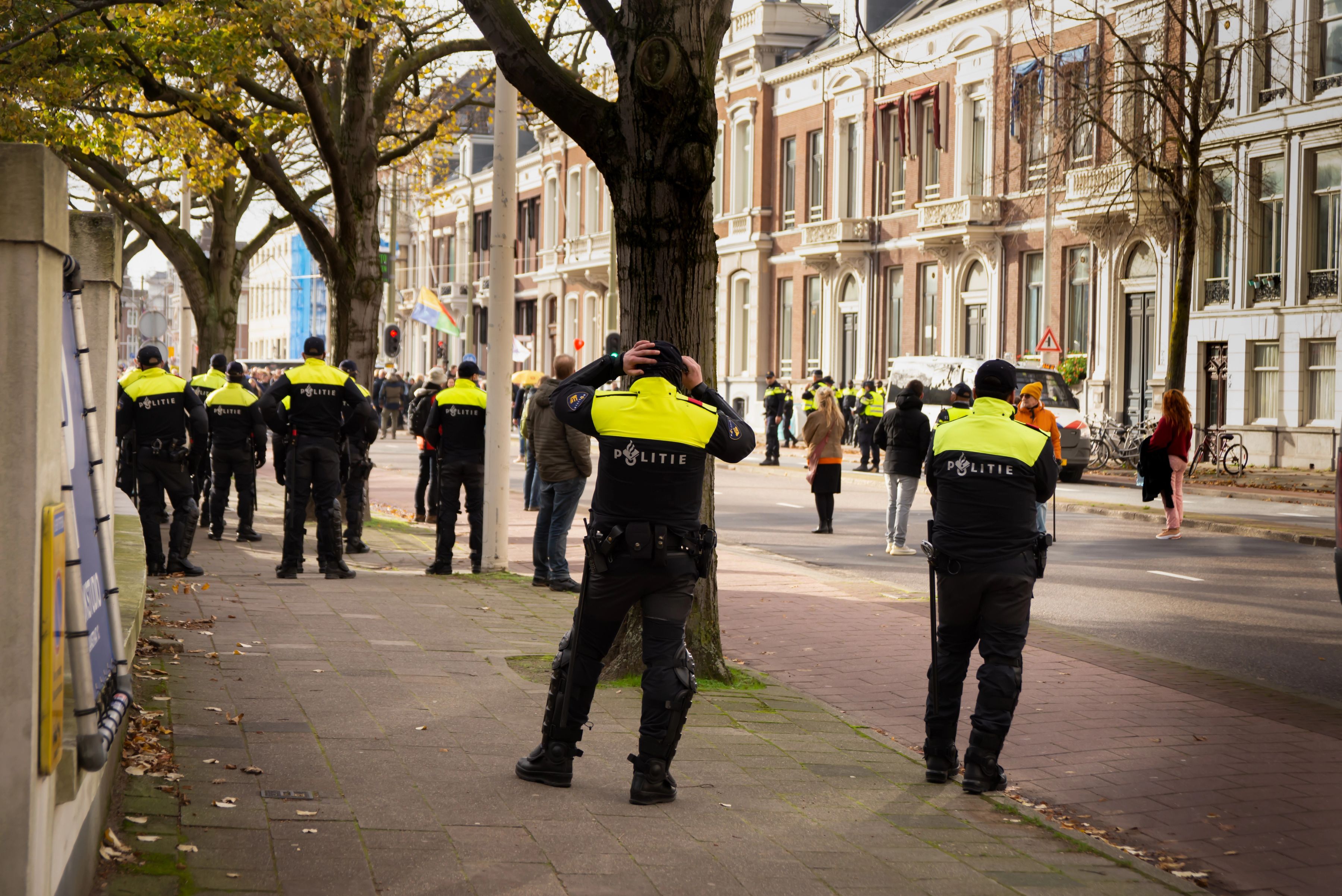 Politieagenten op straat bij demonstratie