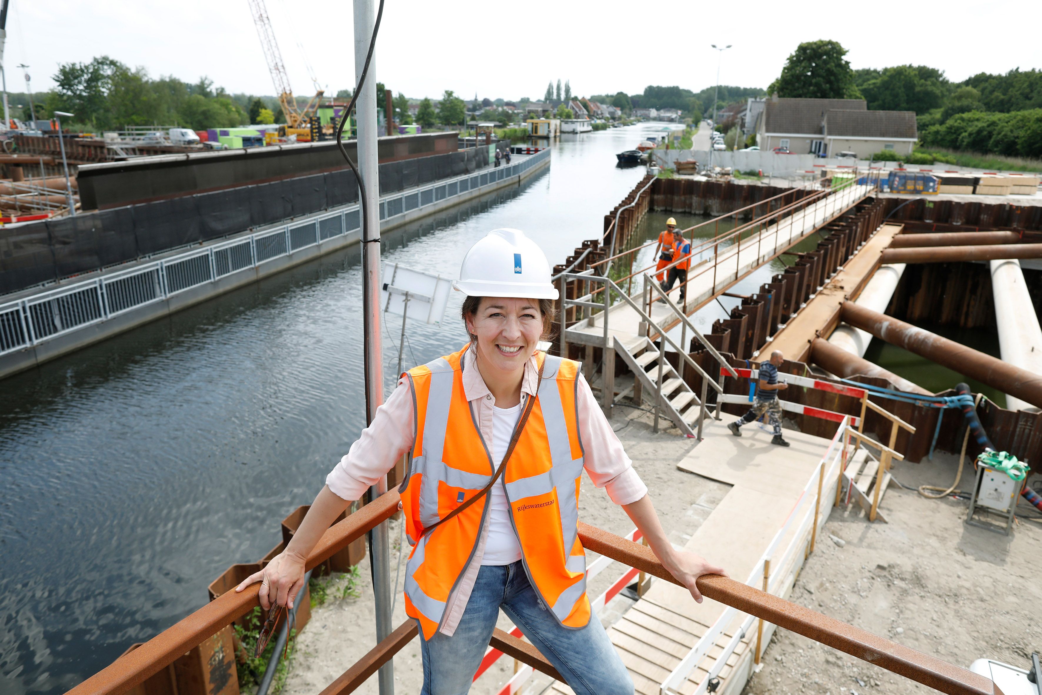 Adviseur Omgevingsmanagement Nynke op locatie A16 Rotterdam