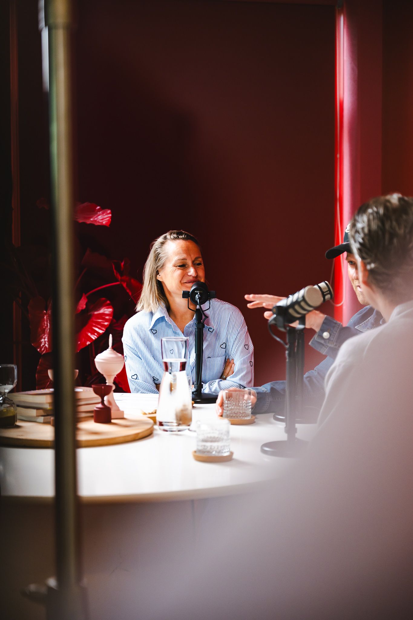 Minke Booij tijdens podcast opname