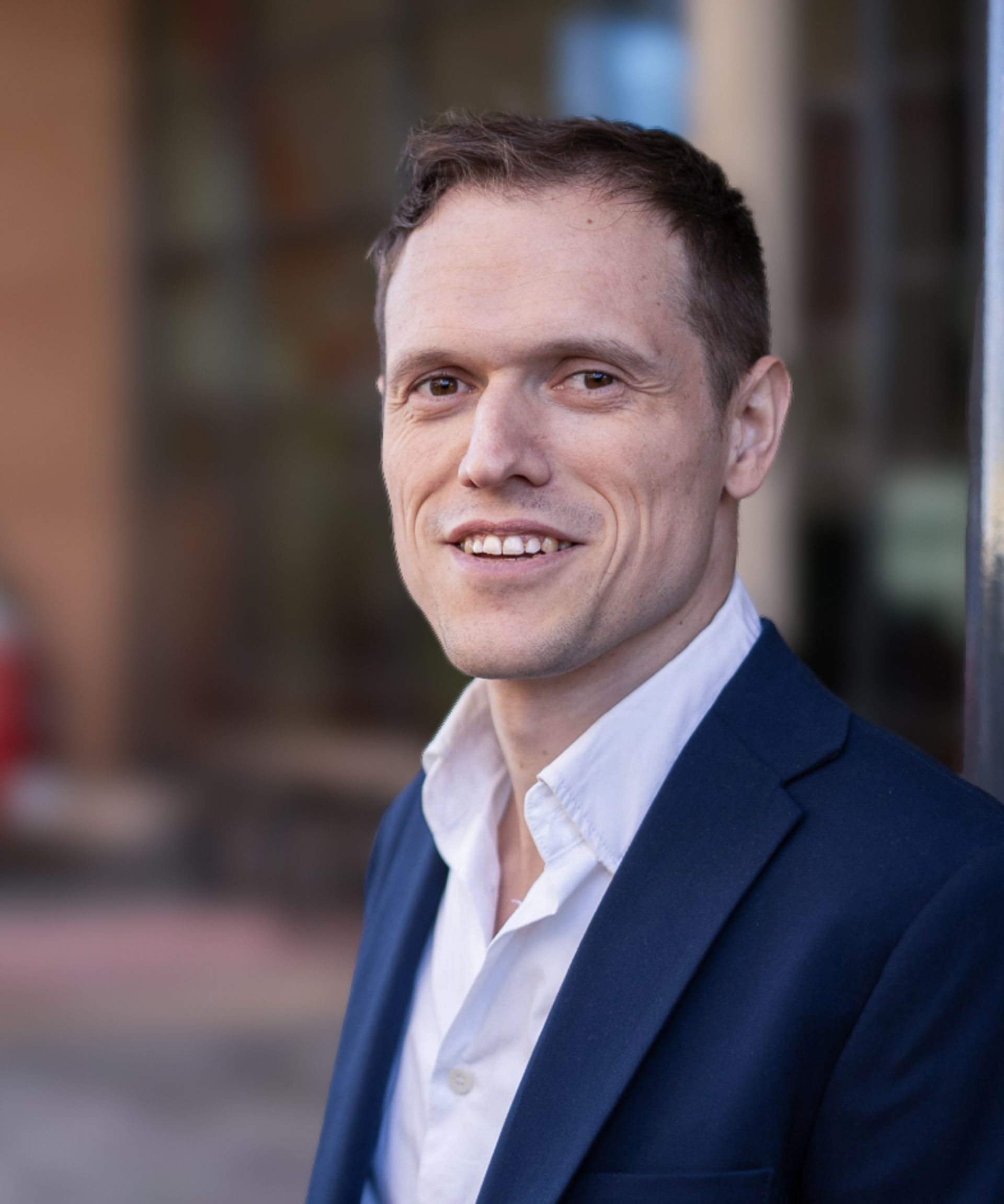 Finance Consultant Jermo Kooijmans voor het clubis