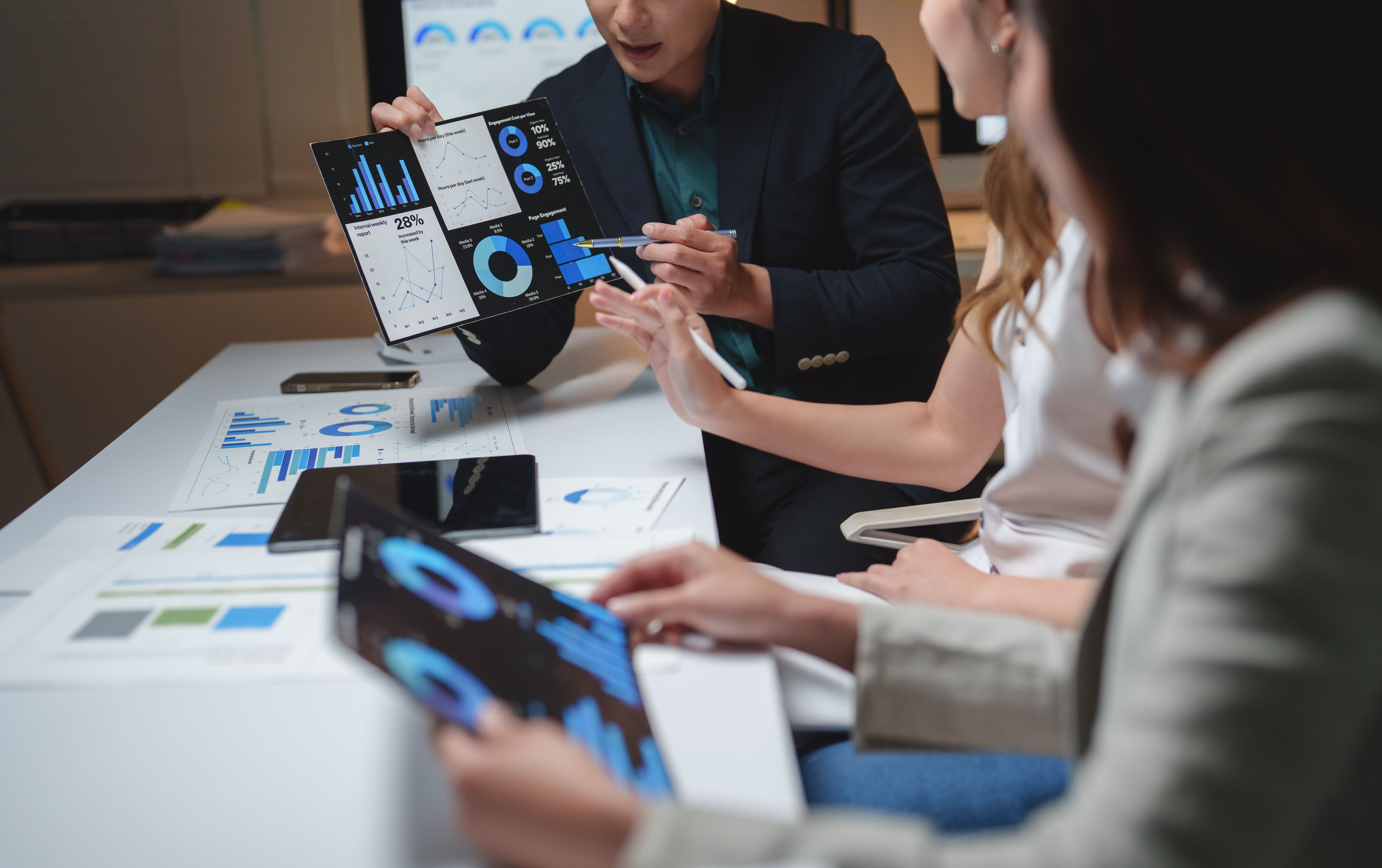 People discussing data