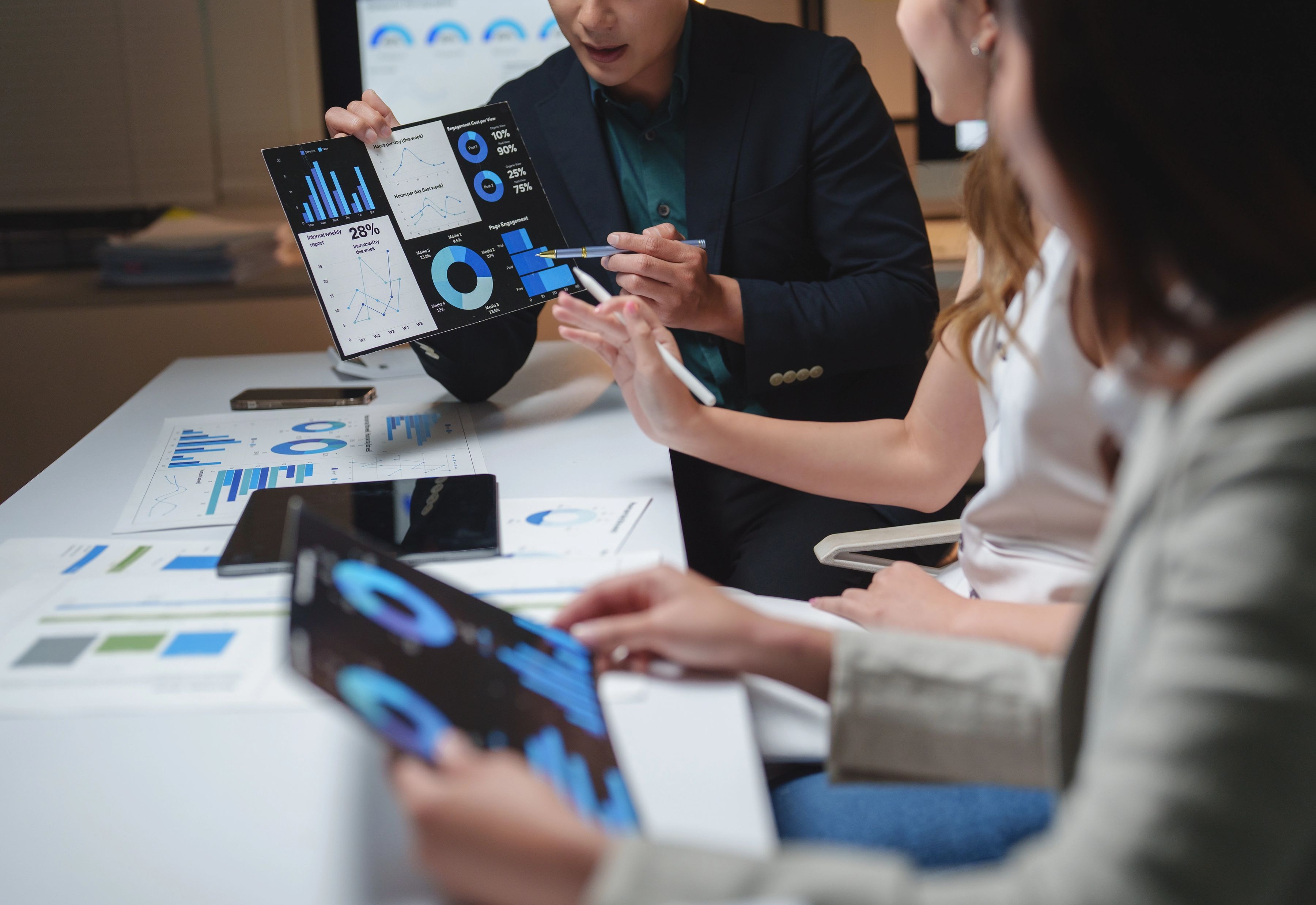 People discussing data